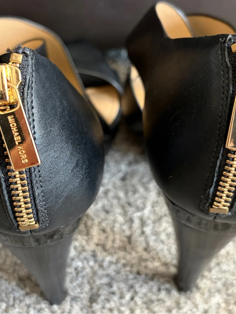 NWOT Michael Kors Black Leather Block Heel Sandals Back Zip Women’s Size 9